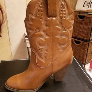 Brown cowgirl boots